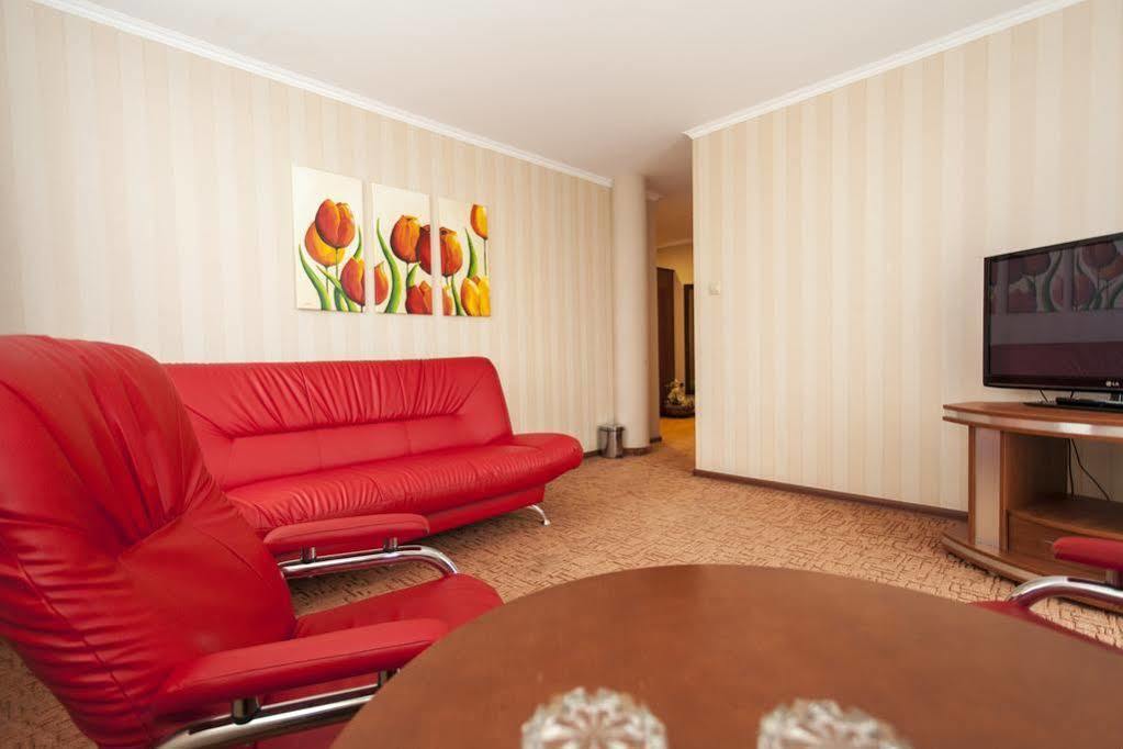 L'Ascada Hotel Śrem Exteriör bild