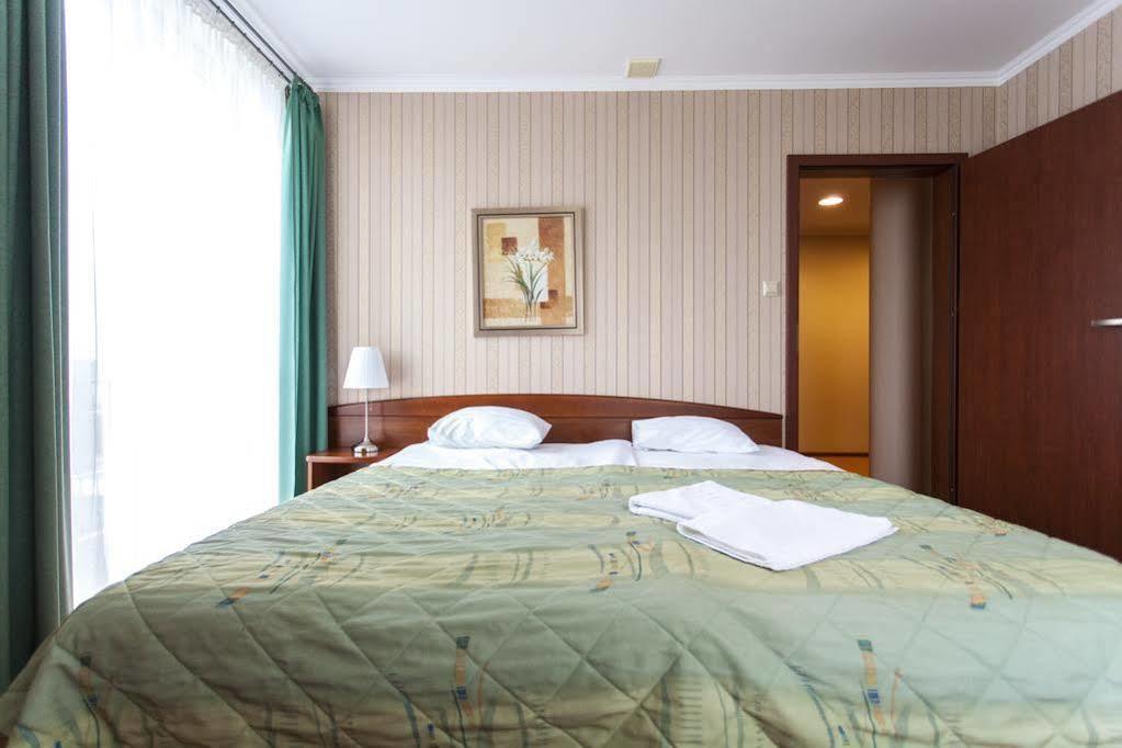 L'Ascada Hotel Śrem Exteriör bild