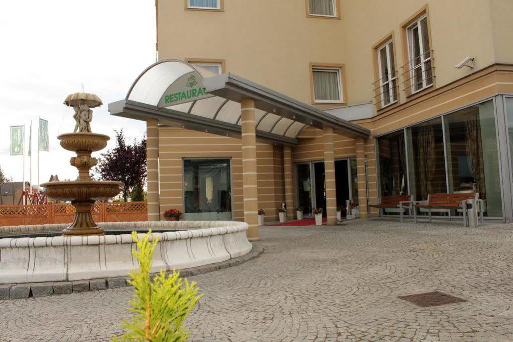 L'Ascada Hotel Śrem Exteriör bild