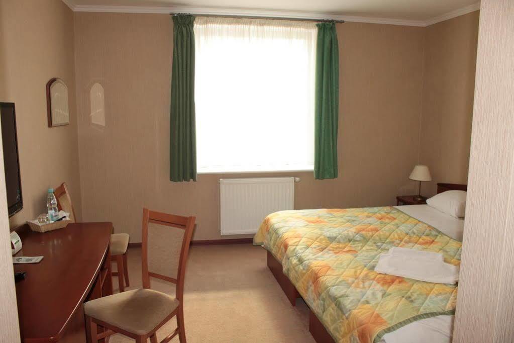 L'Ascada Hotel Śrem Exteriör bild